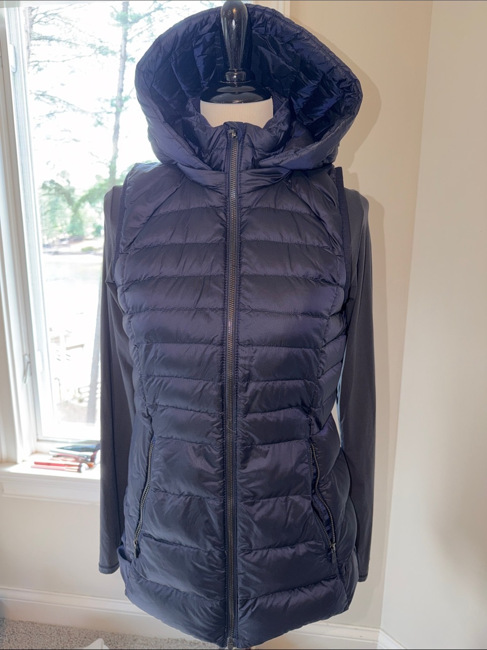 lululemon athletica Navy Quilted Hooded Puffer Vest, Size 6, EUC - Picture 4 of 12